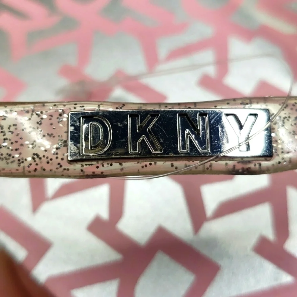 DKNY Big Girls Zoey Flip Flops Size 4-5 Silver Pink Logo Glitter NEW